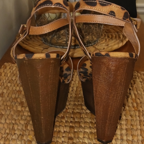Bamboo Leopard Platform Wedges Size 7 - Picture 5 of 8